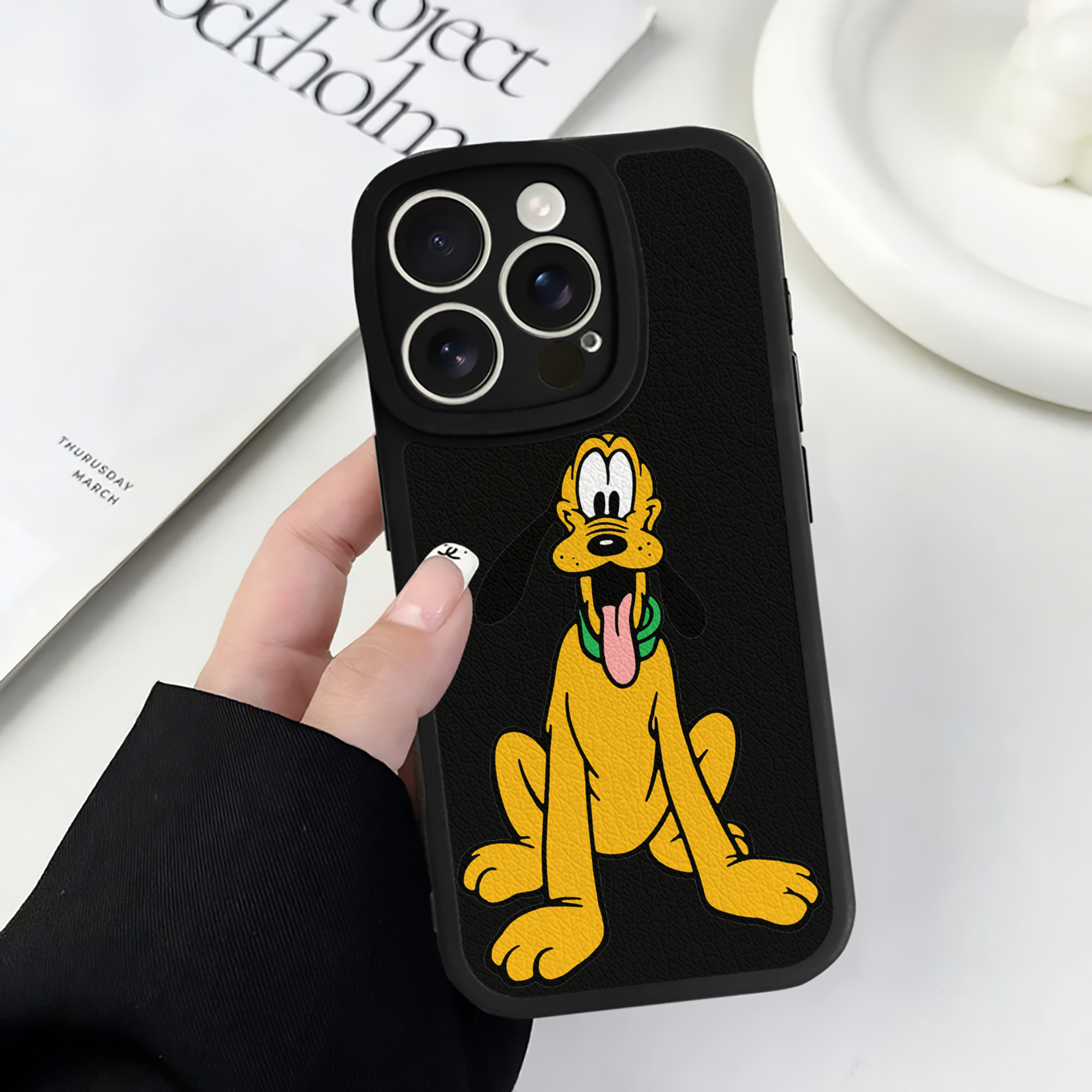 （画像用） ミッキーマウス Mickey Mouse 【iPhone 16シリーズ対応】シリコンスマホケース（レザー調） 材質：シリコン